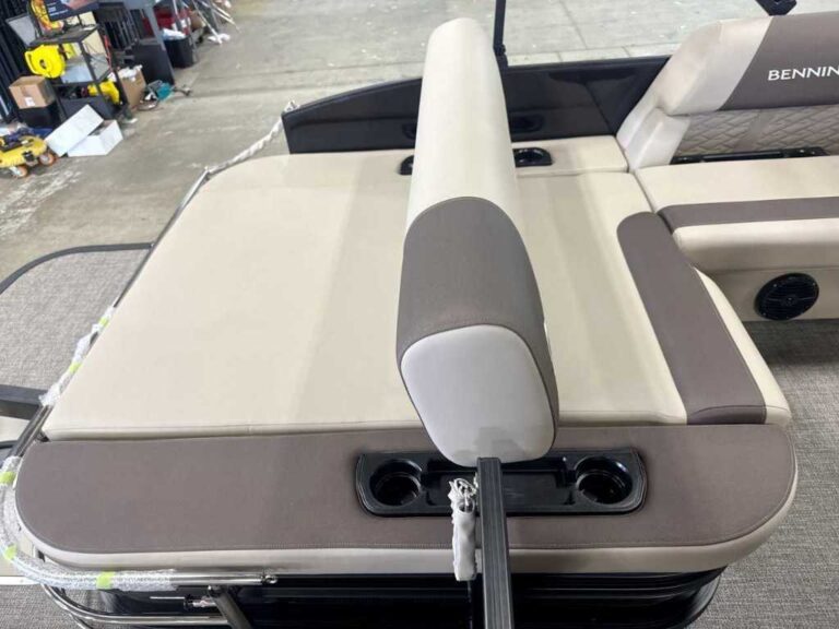 2026 Bennington 22SSB - SPS - Blackout US-ETWS7549H526 [photo 17]